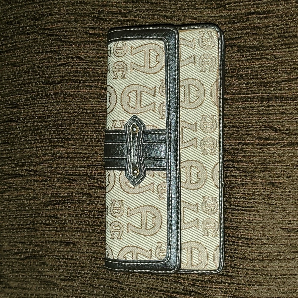 Etienne Aigner Clucth Wallet